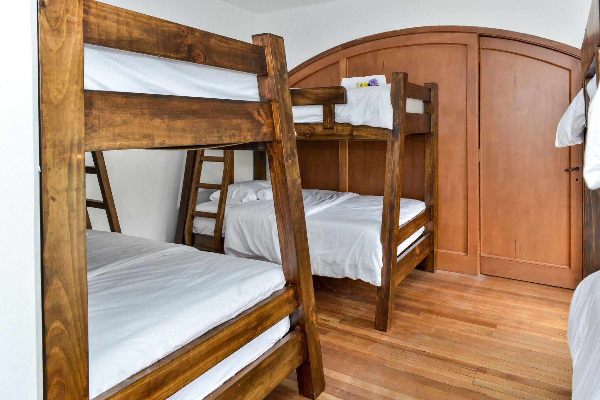 Mi Llave Hostels Богота Екстер'єр фото