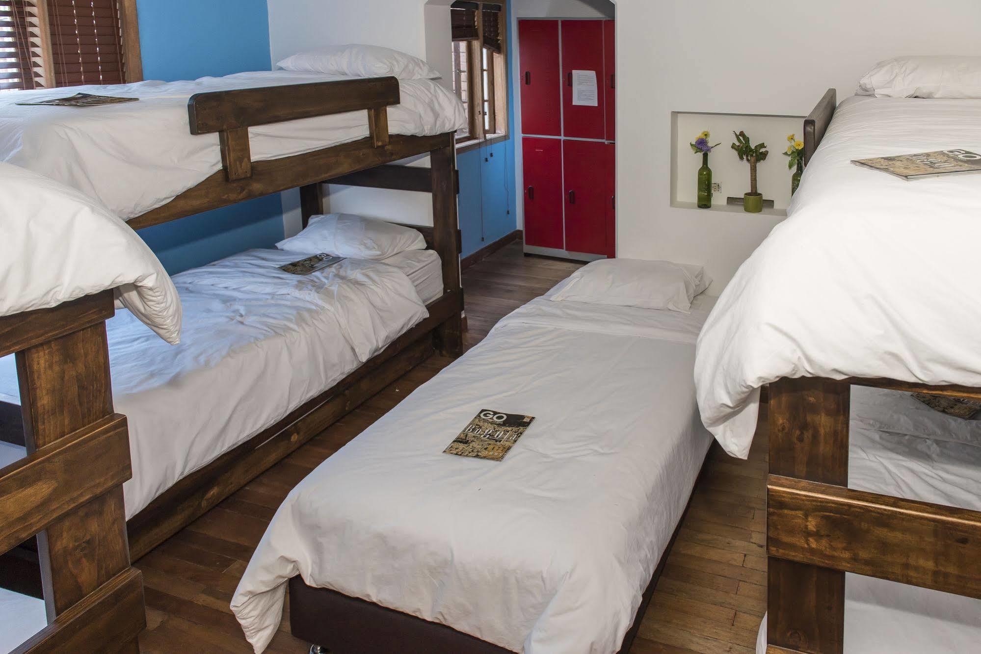 Mi Llave Hostels Богота Екстер'єр фото